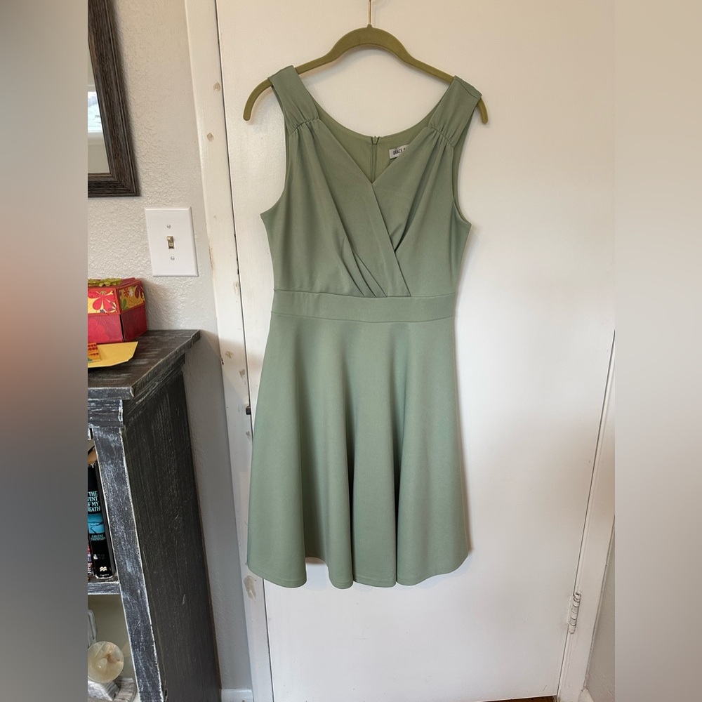 Elegant Green Sleeveless Dress